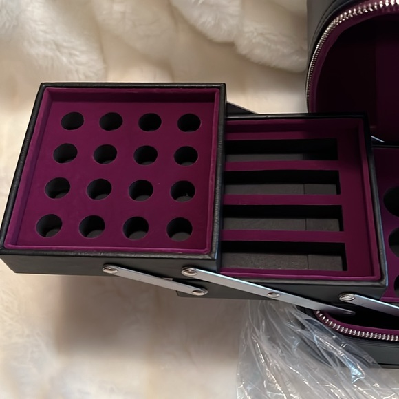 🤎🤎NWOT STUNNING 💜DOTERRA💜CARRY CASE. HOLD A TON OF OILS. - Picture 12 of 13